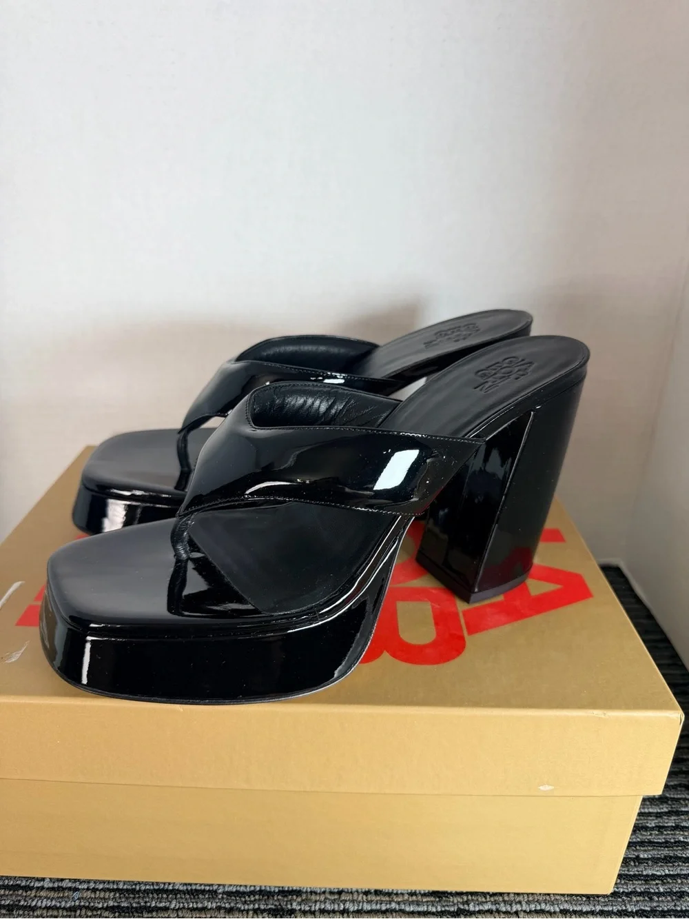 New GIABORGHINI Womens Black Gia 17 Patent Leather Heeled Thong Sandals 38.5